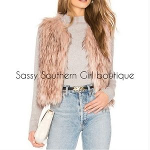 🆕⭐ Blush Pink faux fur vest